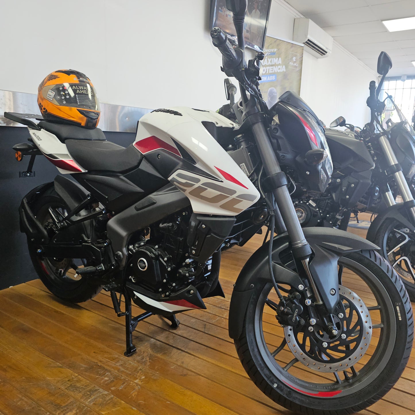 Bajaj Rouser NS 200 - MYM MOTOS S.A