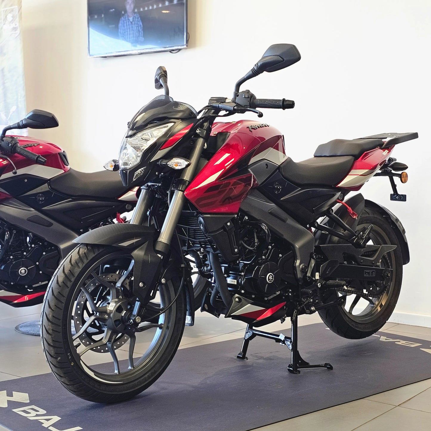 Bajaj Rouser NS 200 - MYM MOTOS S.A
