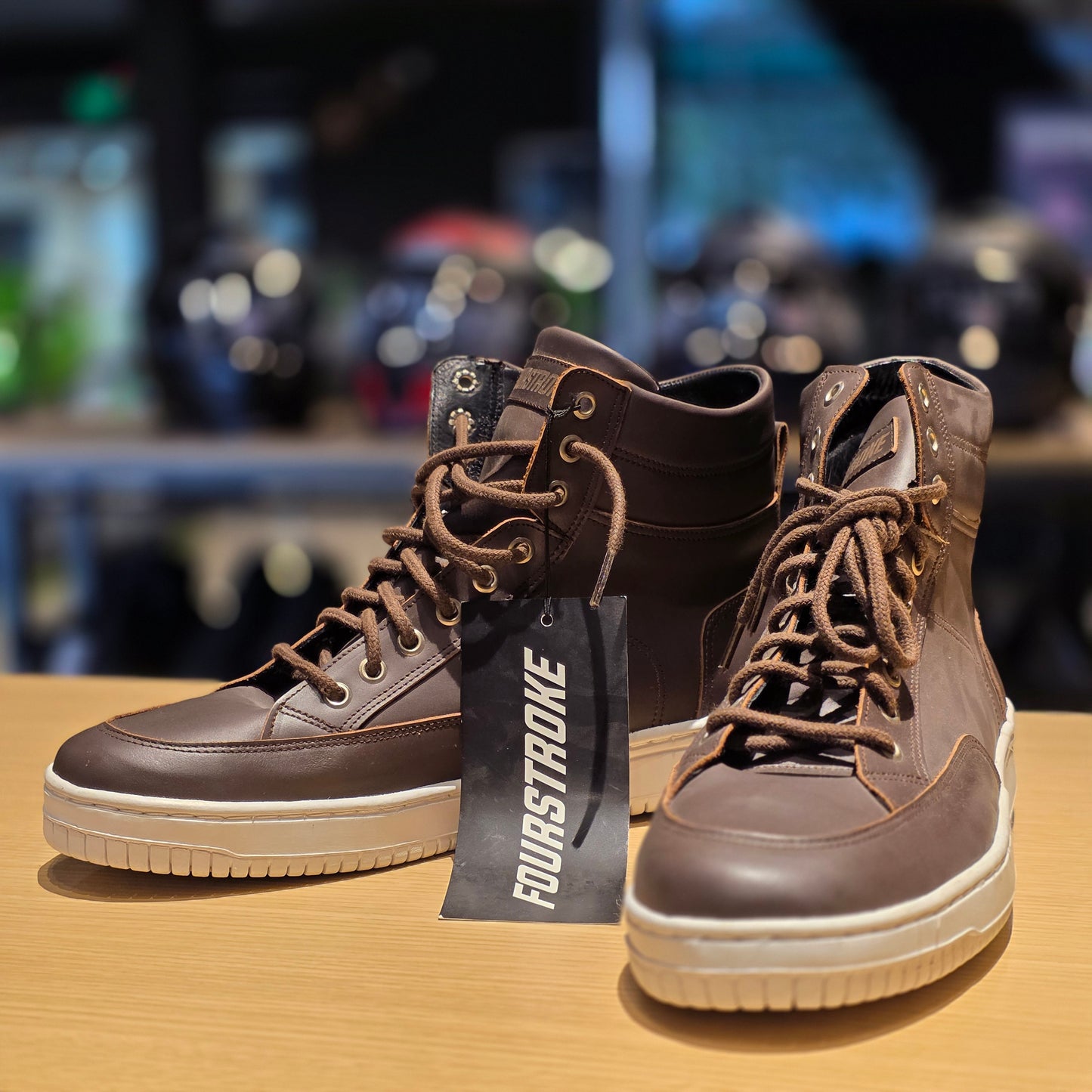 ZAPATILLA TRACK SHOE MARRON FOURSTROKE - MYM MOTOS S.A