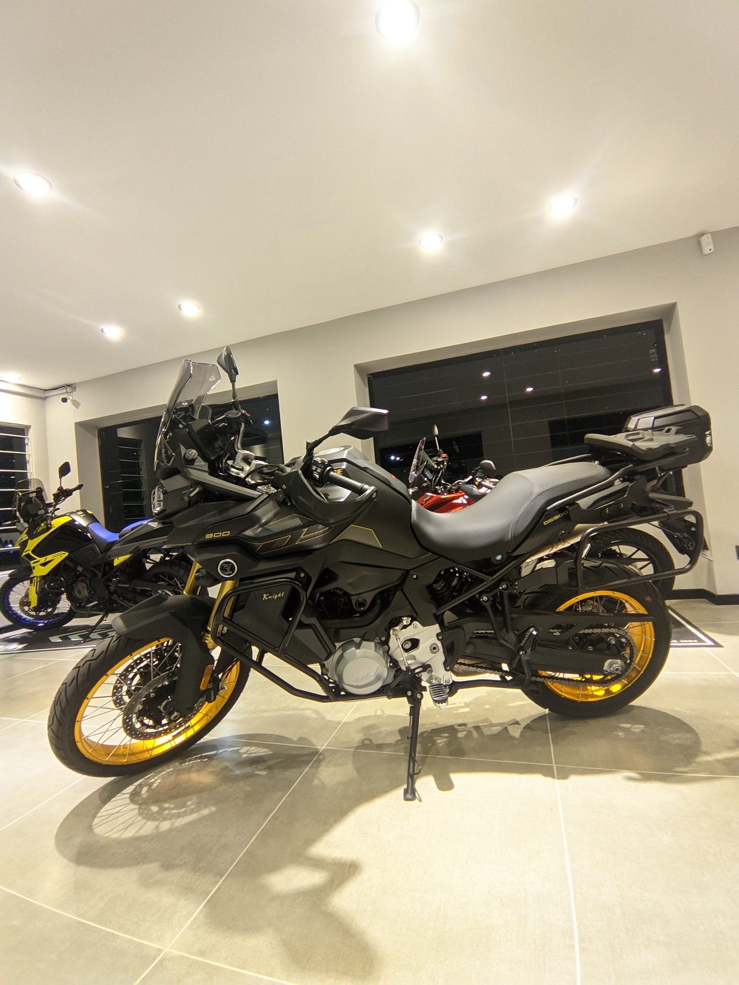 Voge 900 DSX Black Night 2025