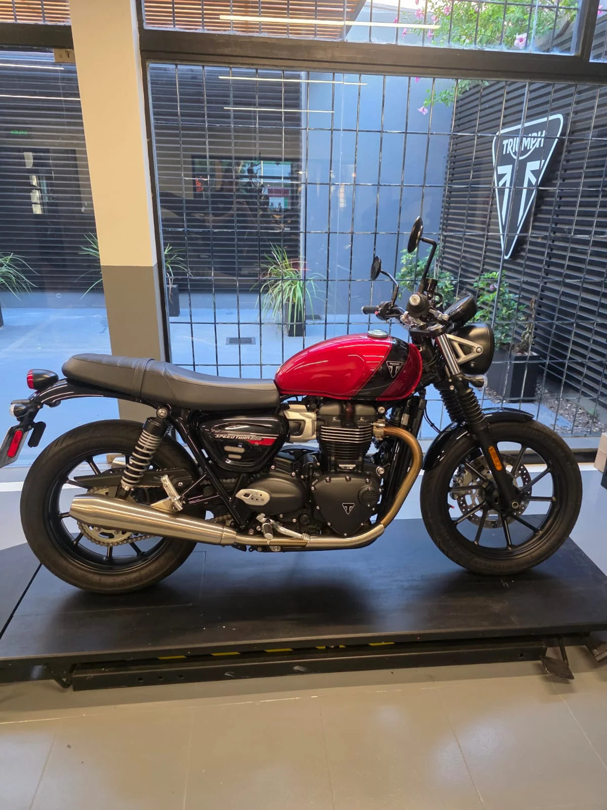 Triumph Speed Twin 900 2025