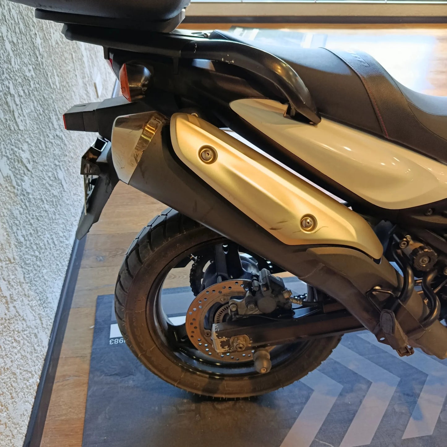 Suzuki V Strom 5 1 alta resolución