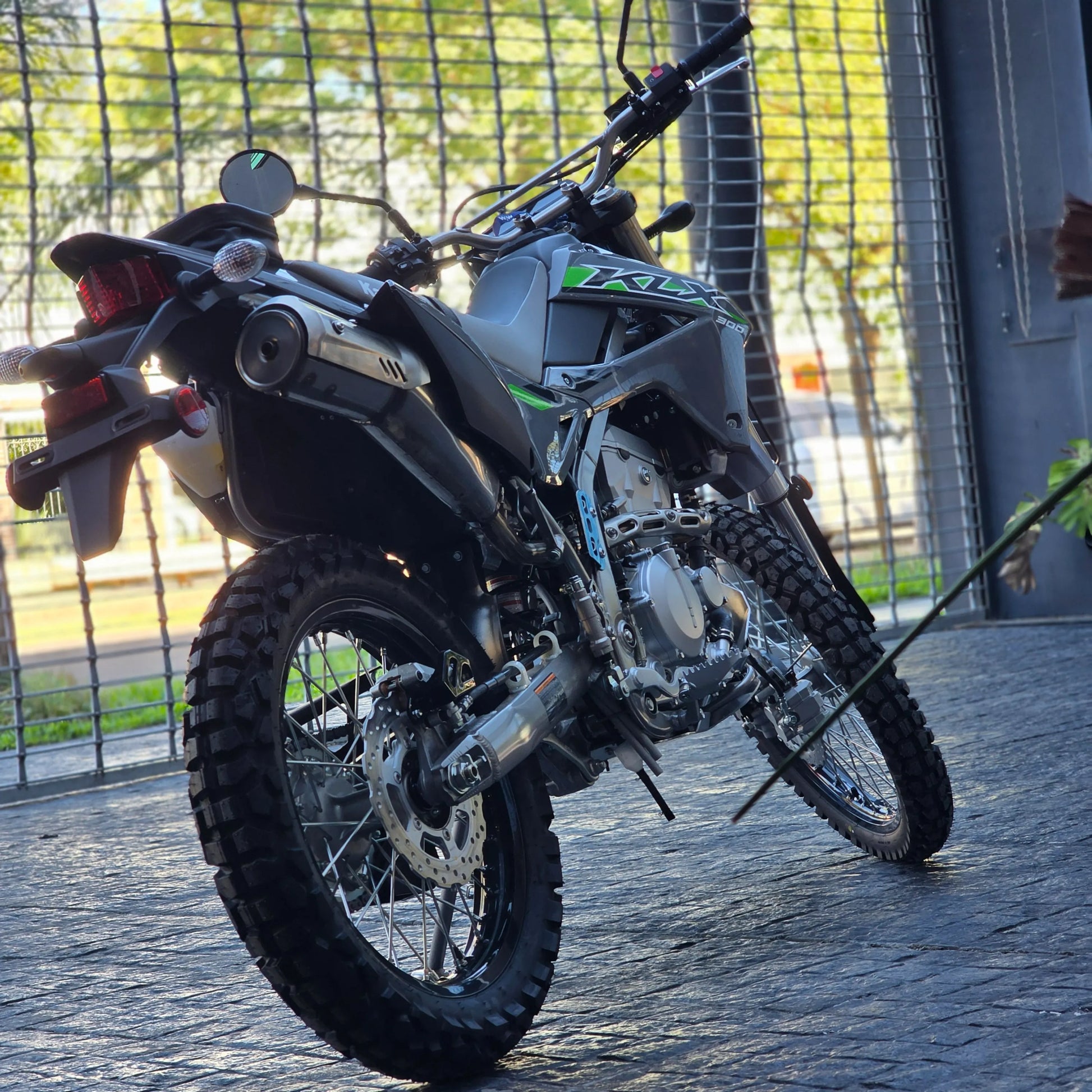 Kawasaki KLX 300 - MYM MOTOS S.A