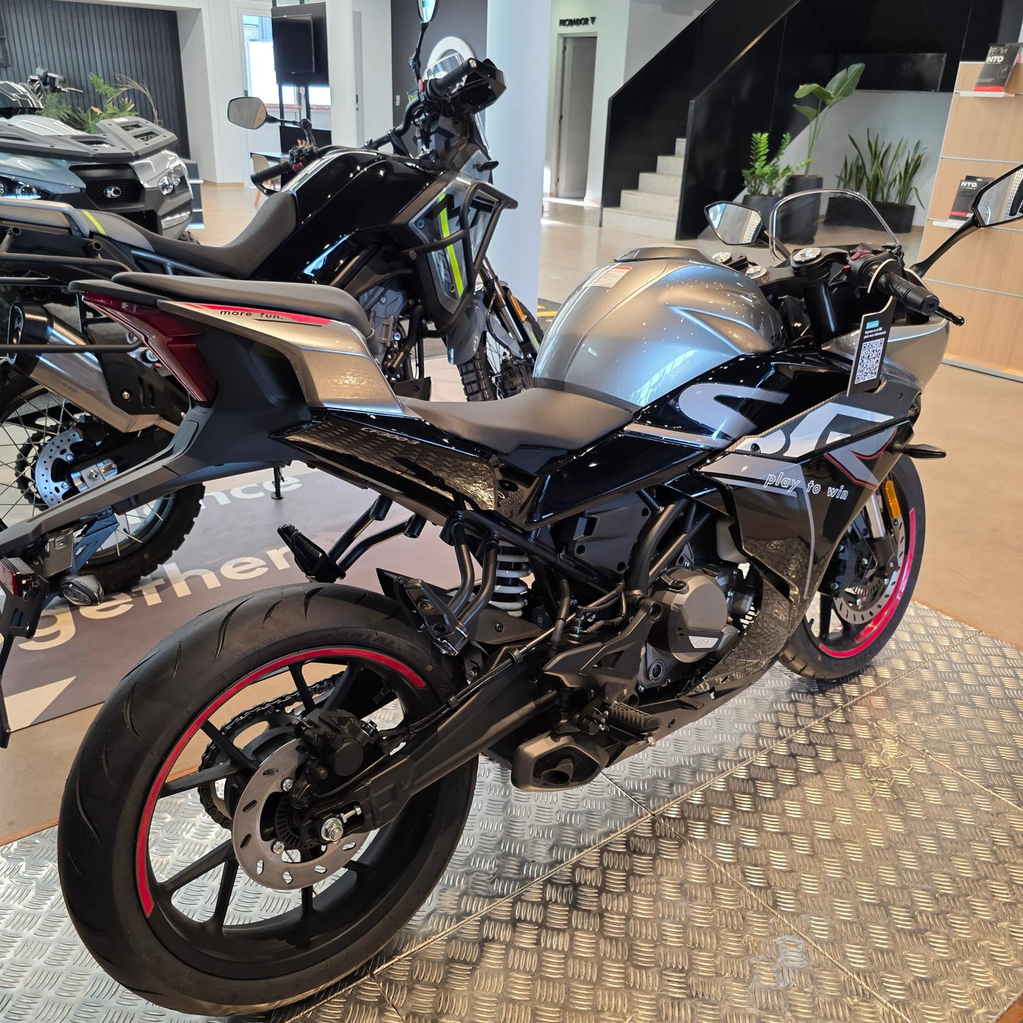 CFMOTO 300SR - MYM MOTOS S.A
