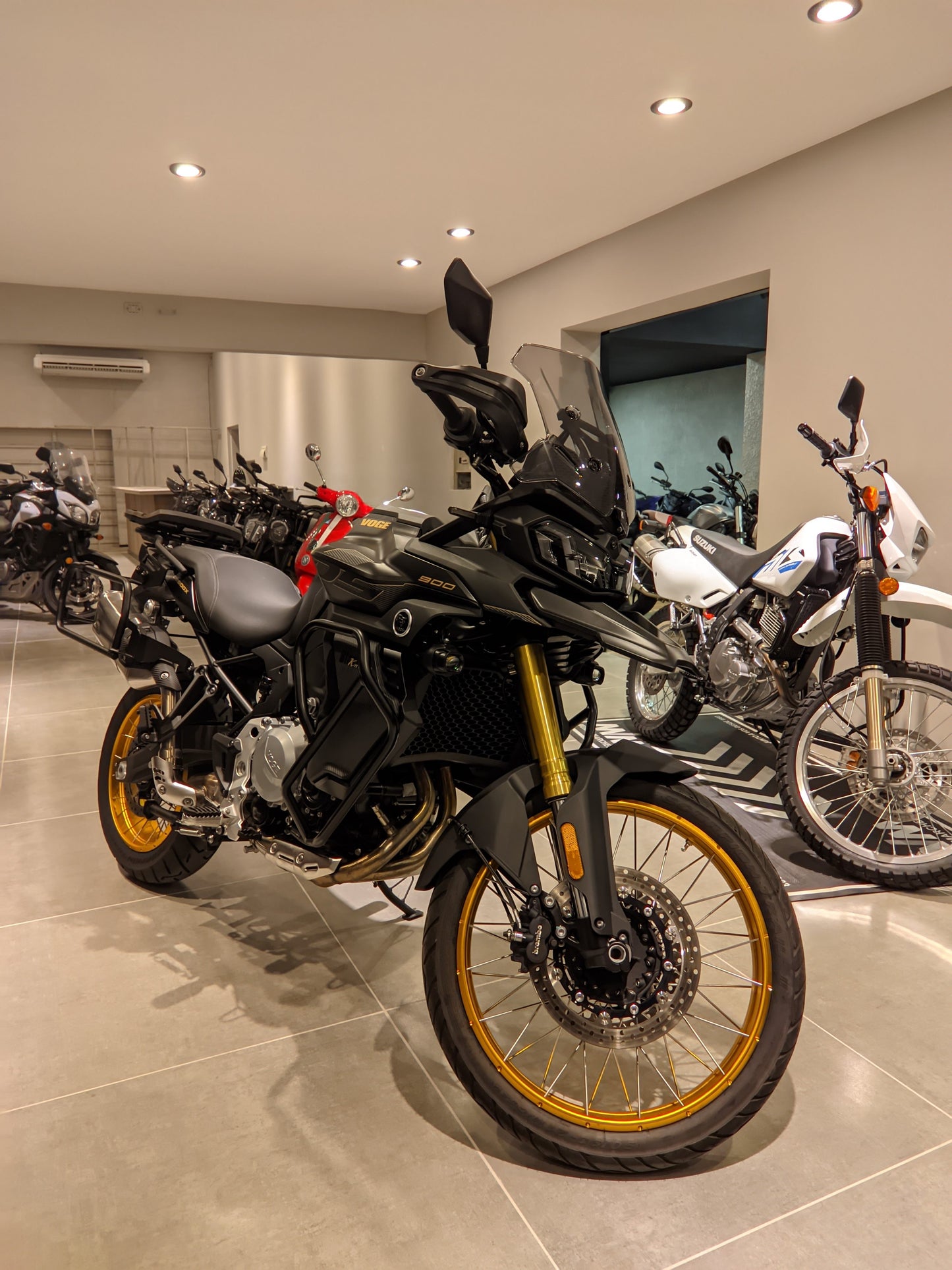 Voge 900 DSX Black Night 2025