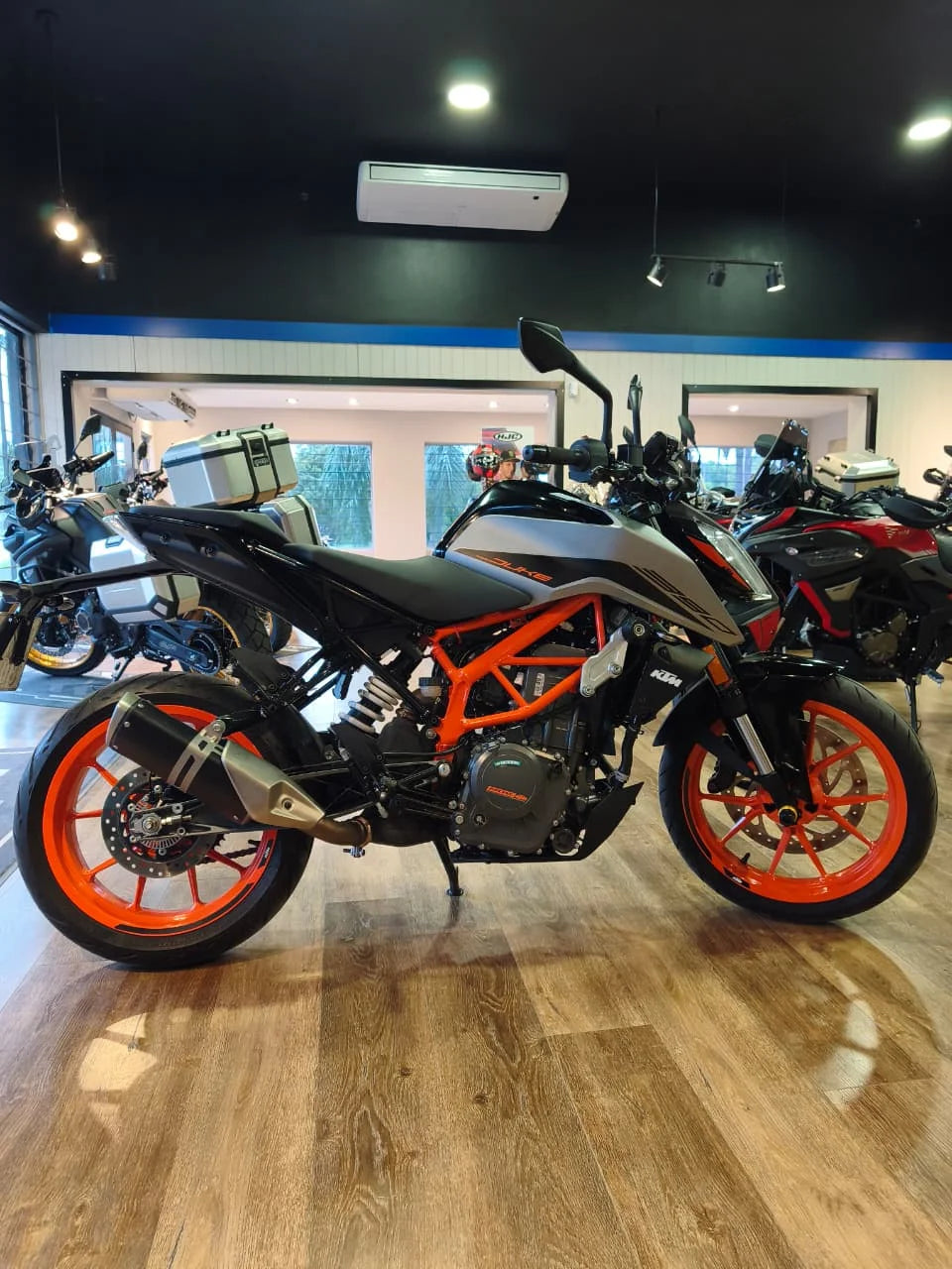 Motocicleta KTM Duke 390 2021