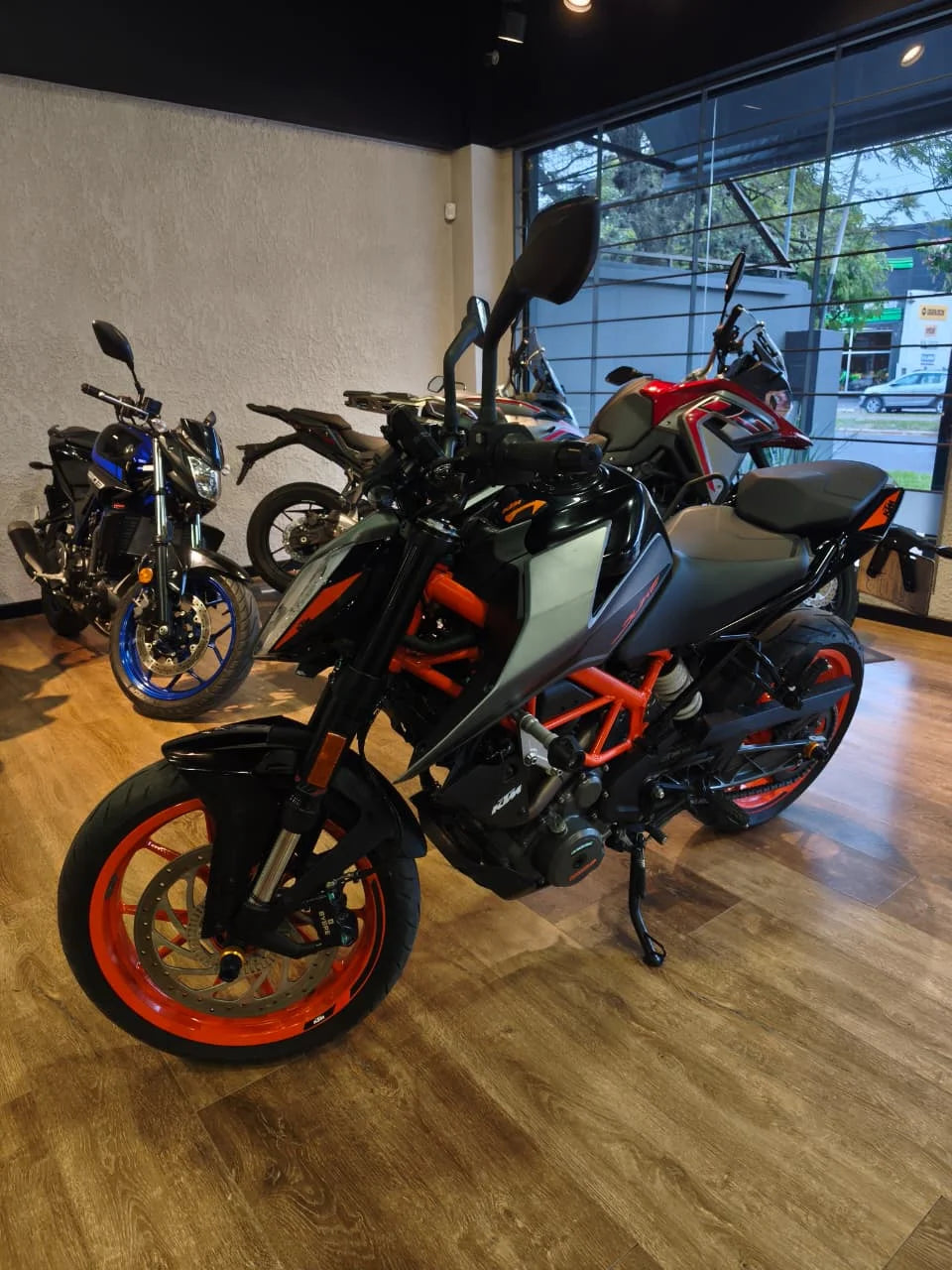 Motocicleta KTM Duke 390 2021