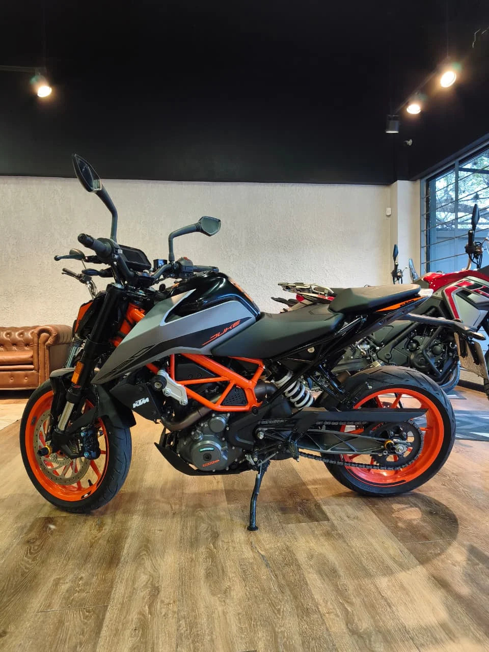 Motocicleta KTM Duke 390 2021