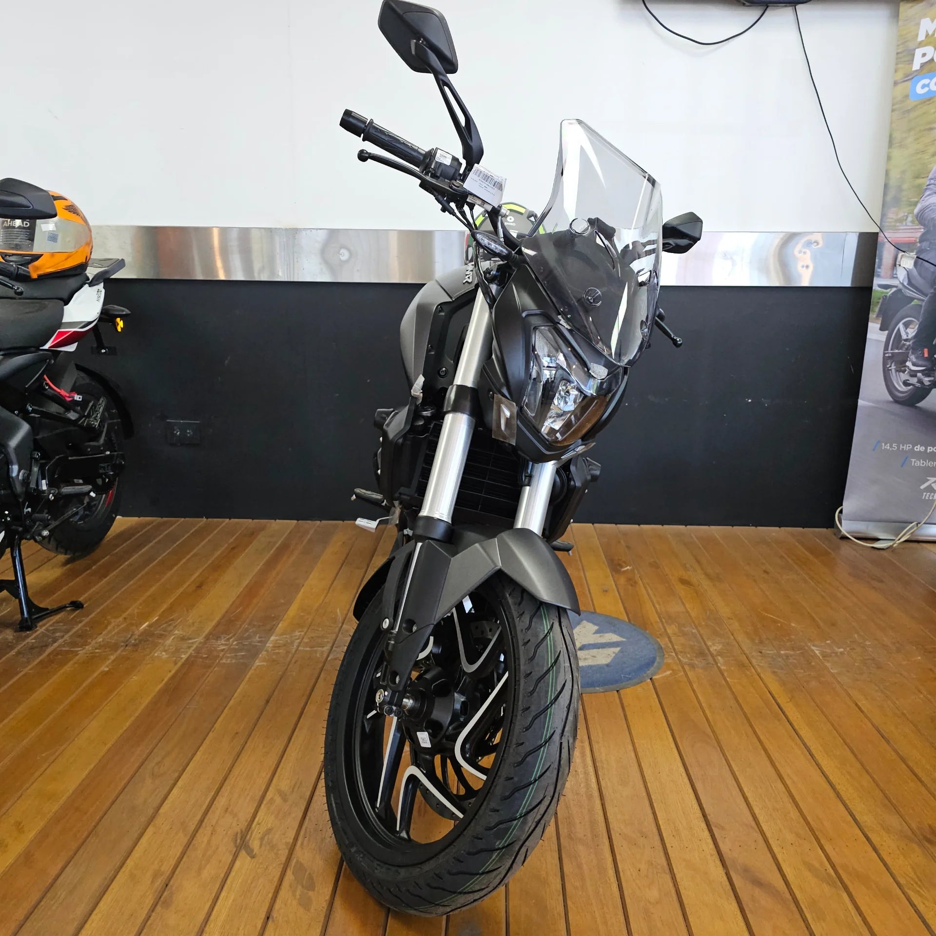 Bajaj Dominar  3 1 alta resolución