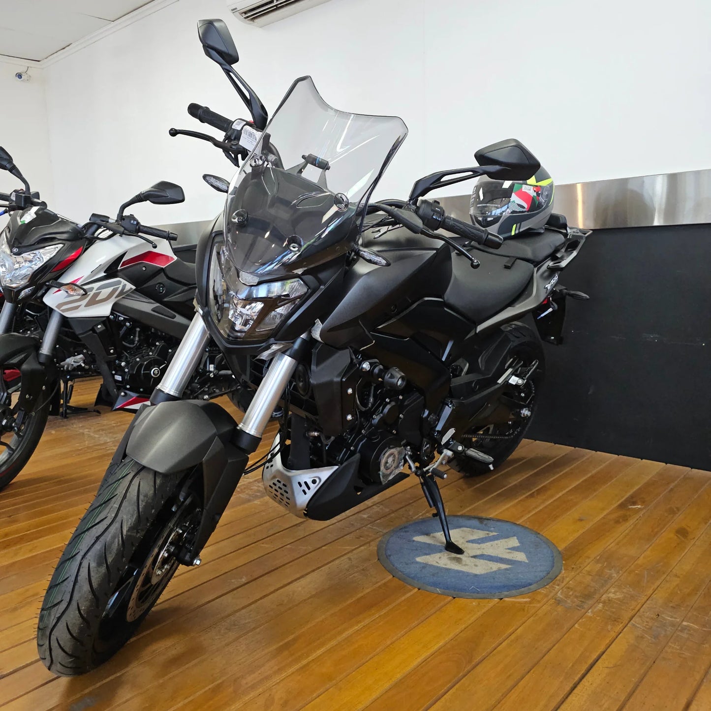 Bajaj Dominar  4 1 alta resolución