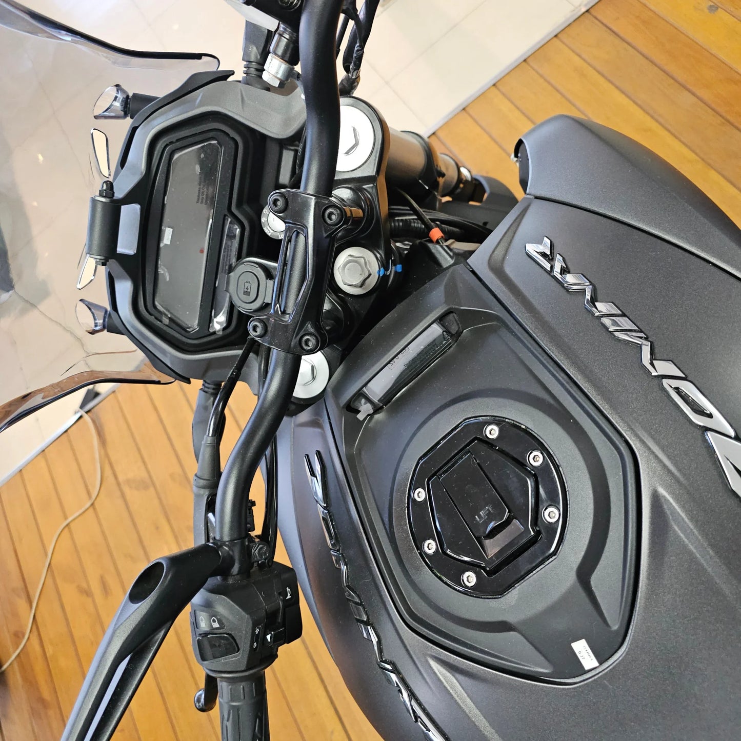Bajaj Dominar  6 1 alta resolución