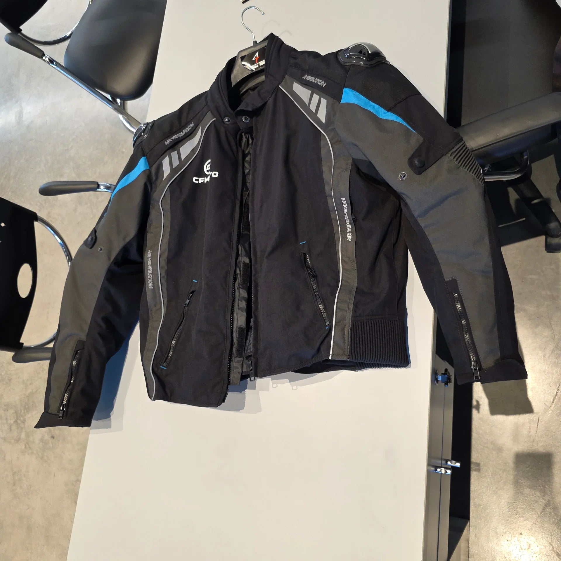 Campera Cfmoto 3 1 alta resolución