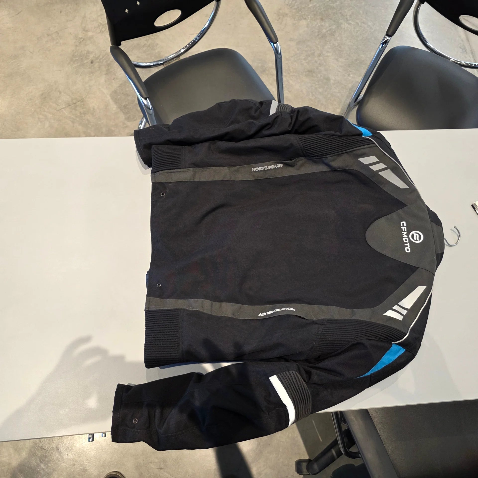 Campera Cfmoto 4 1 alta resolución