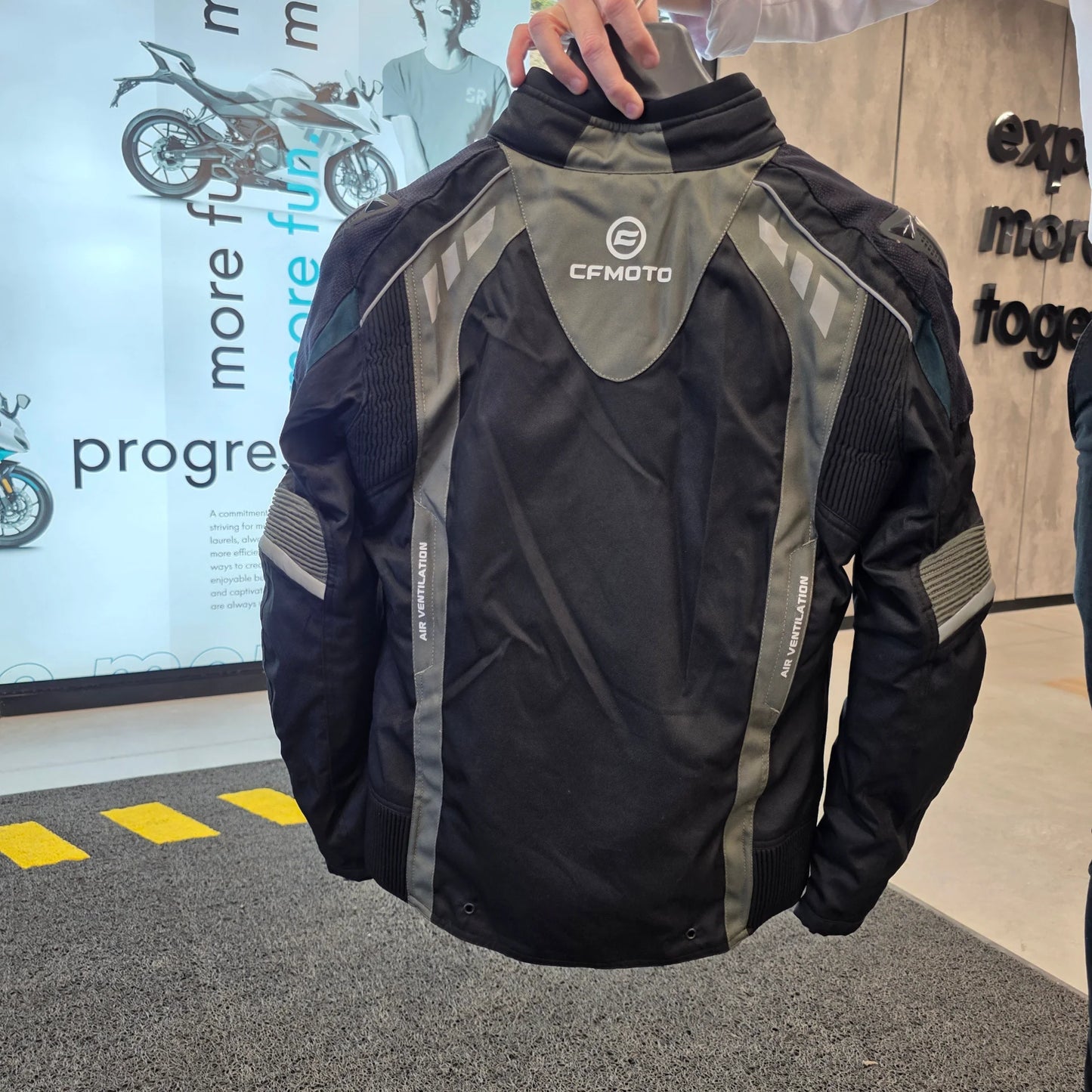 Campera Cfmoto 9 1 alta resolución