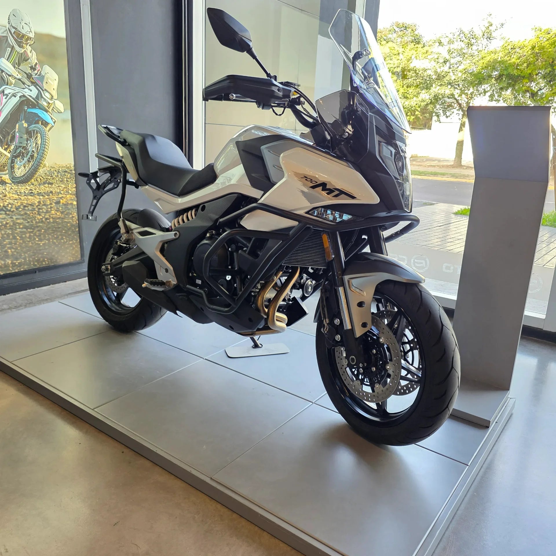 Cfmoto Mt 2 1 alta resolución