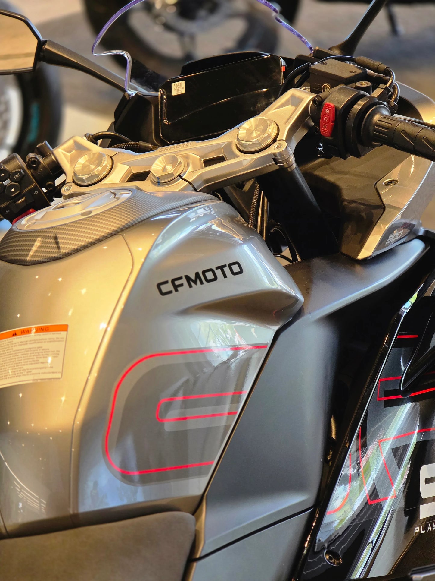 CFMOTO 300SR